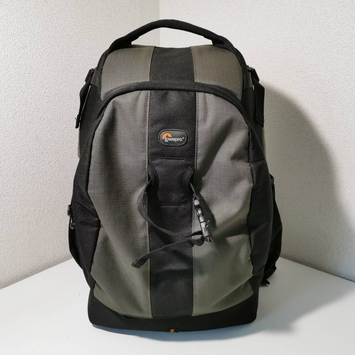 171208S10-1211S1□Lowepro カメラバッグ□美品 Flipside 400AW フリップサイド ロープロ ブラック×カーキ リュックサック