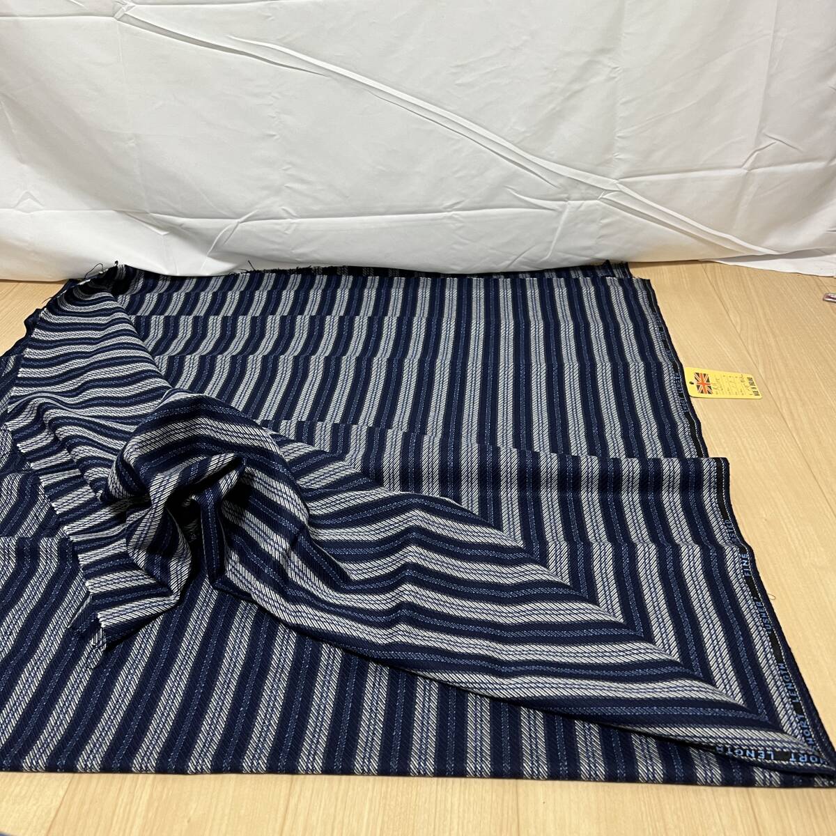 仕立て屋閉店品 英国 スーツ生地 FINE WORSTED 服地 ネイビー×ブルー 織りストライプ 短尺　服地 布地 デッドストック 現状品 管理698-I22