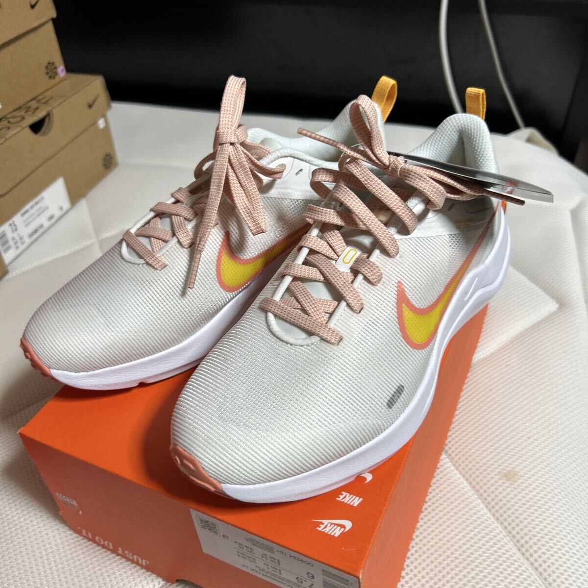 ナイキ ランニングシューズ　新品24.5