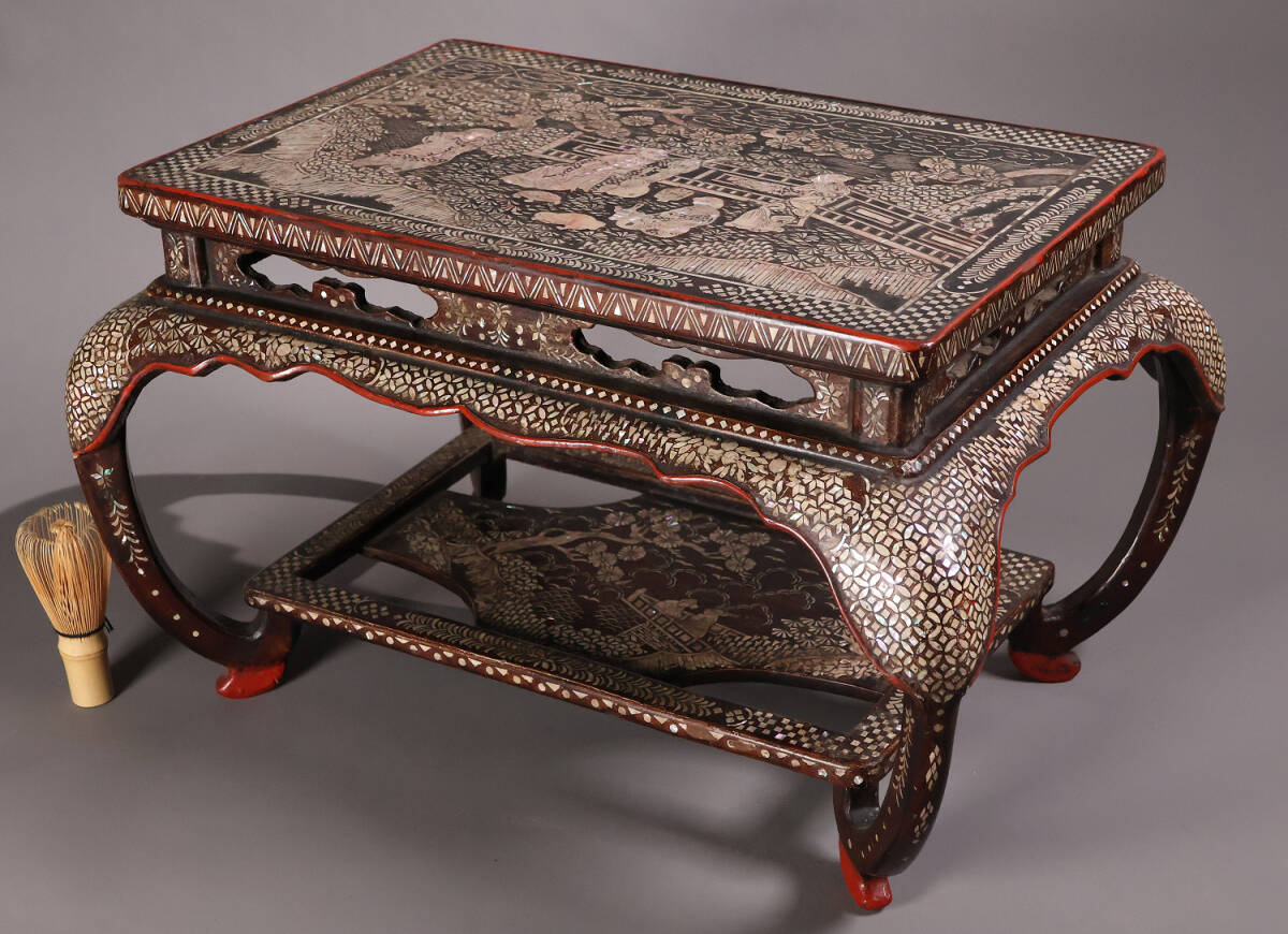 【MA732】時代 中国美術 人物文 螺鈿細工 二段卓 幅50cm 高29.3cm 花台 香炉台 古玩 古美術 木製 漆芸