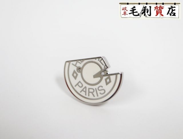 エルメス HERMES バッジ カルーゼル メタルラッカー クレ シルバー GP ユニセックス 未使用 小物