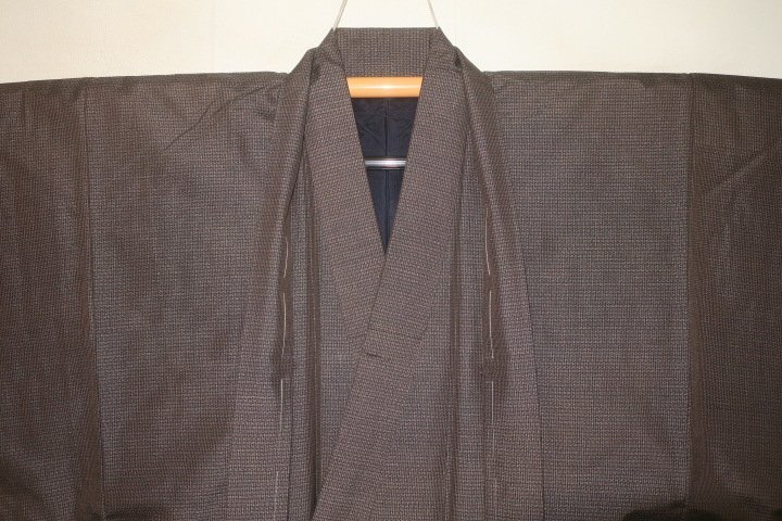 お買い得セール 弐11272 本絹出羽紬 男着物羽織 裄67丈132К野趣粗細泥草木染め微塵格子 灰茶色 未着用