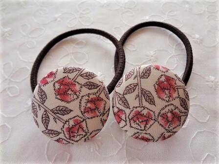 *ハンドメイド*リバティ*Sleeping Rose/レッド*２７ｍｍ*ヘアゴム*２個セット*
