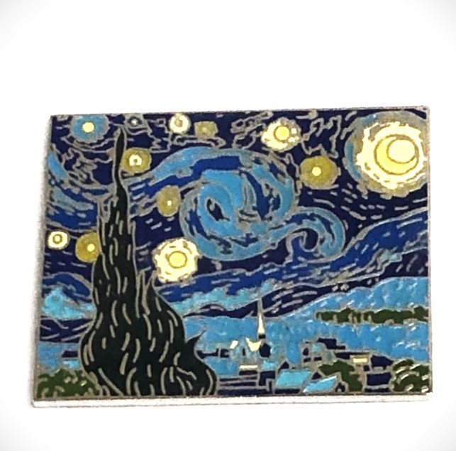 【80】⑤ピンバッチ Pinsanity ファン・ゴッホ 星月夜絵画 エナメルラペルピン マルチ1.75インチ 放出品