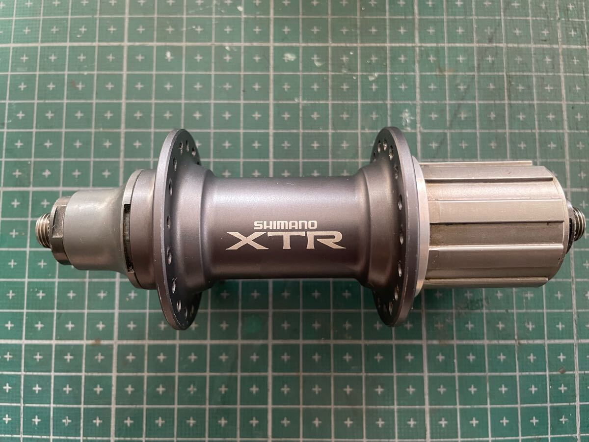 中古品 シマノ FH-M950 XTR 135mmOLD 36H リムブレーキ用 後ハブ クイックリリース無し 箱、説明書無し オーバーホール済 MTB 8,9,10速適応