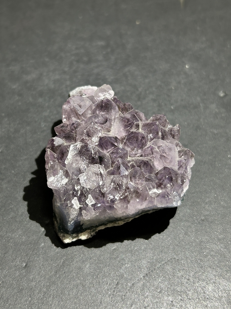 ● コレクター必見 天然石 アメジスト パワーストーン オブジェ 雑貨 飾り 置物 インテリア コレクション Zr998