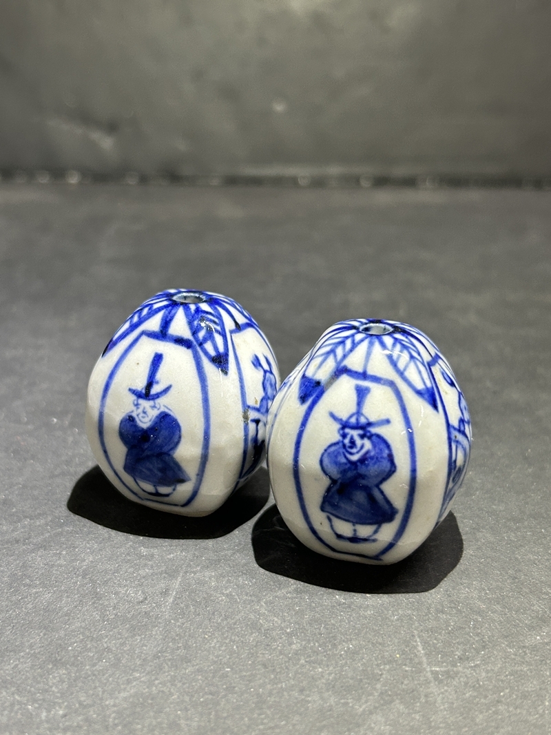 ● コレクター必見 陶器製 風鎮 染付 一対 書 飾り 工芸品 kr97