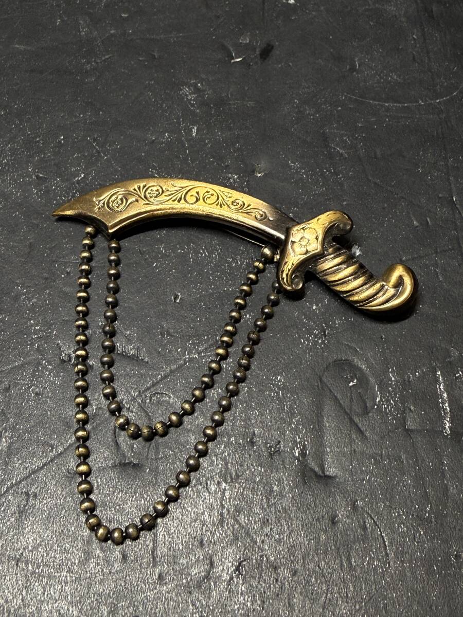 ★コレクター必見 ビンテージ ブローチ 剣 ソード 金属工芸 アクセサリー 飾り コレクション Se671