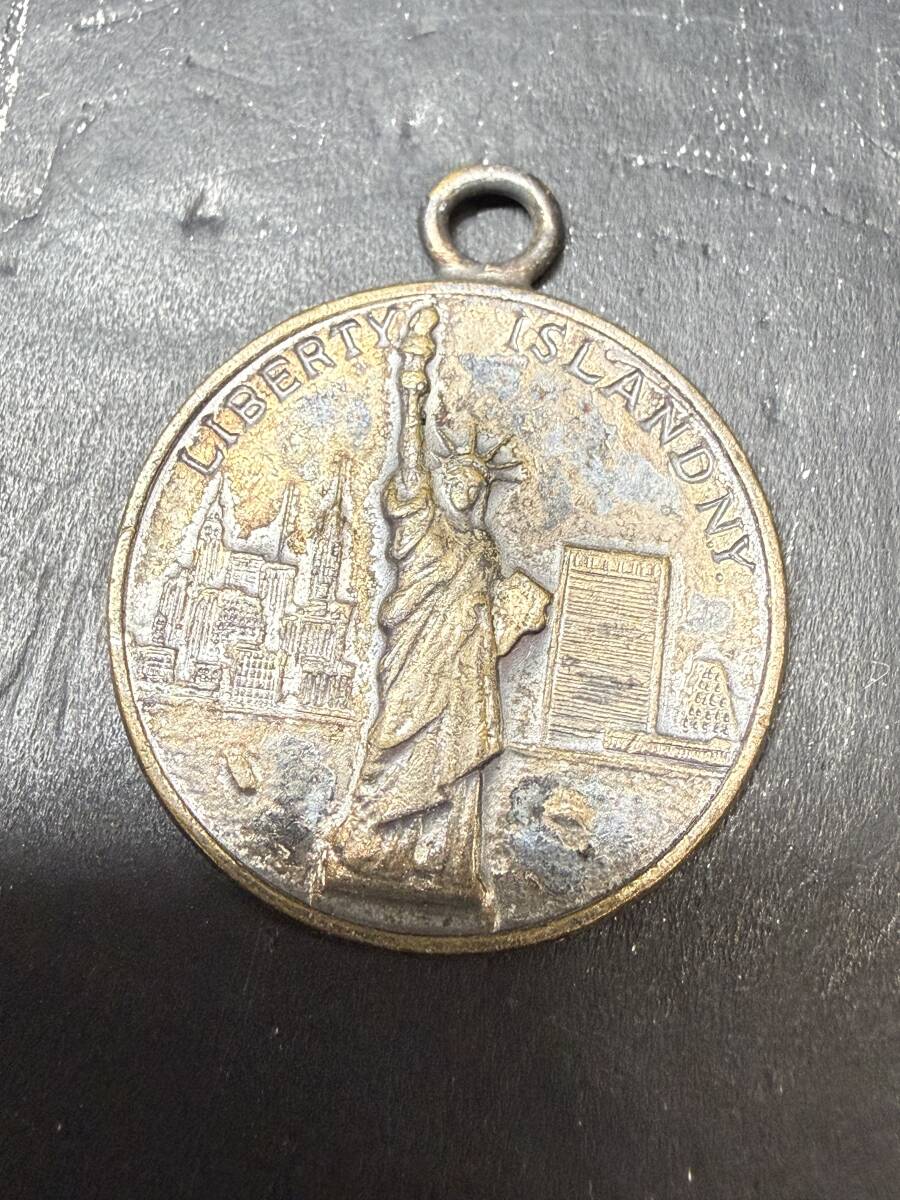 ★コレクター必見 ビンテージ LIBERTYISLAND NY ペンダントトップ コイン型 アクセサリー 飾り コレクション Se674