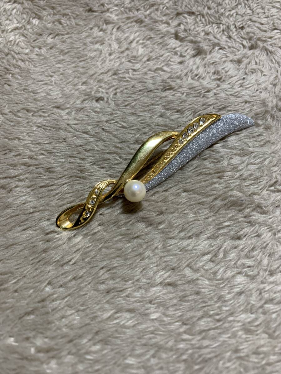 美品　シルバー　ゴールド　パール付きブローチ