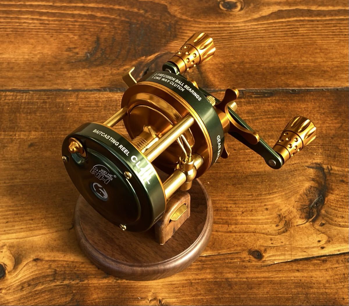 丸型ベイトリール　バス釣り　鯰　雷魚　メタルノブ　グリーン×ゴールド　CL40 新品未使用