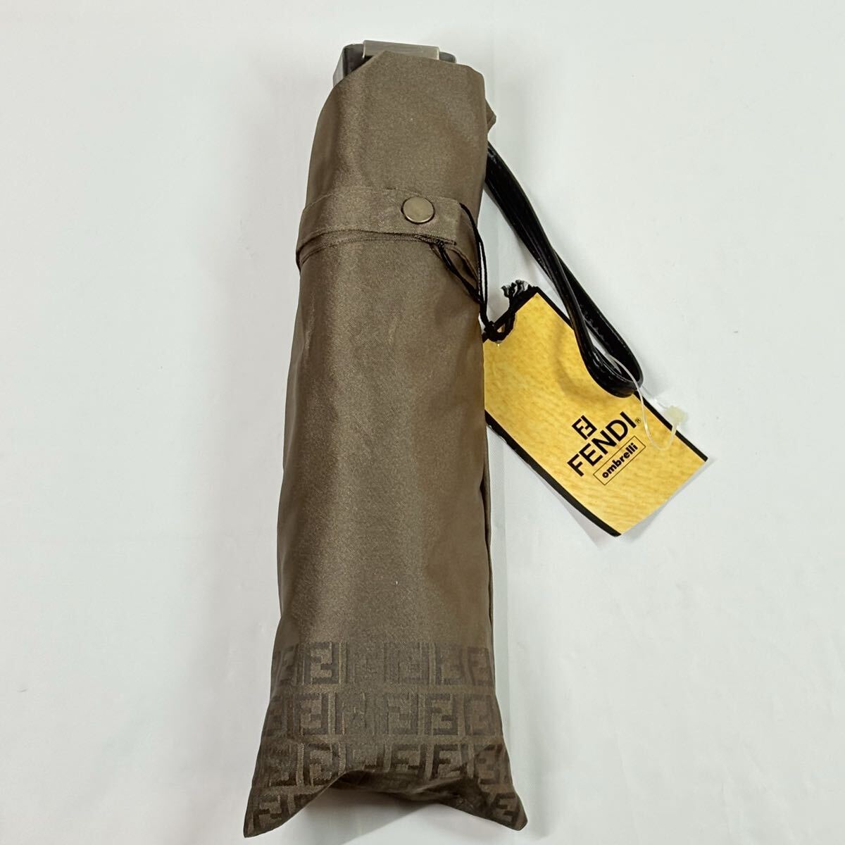 美品未使用タグ付き　 FENDI フェンディ　FF柄　 ズッカ柄　晴雨兼用折りたたみ傘　新品　　ムーンバット　収納時25cm