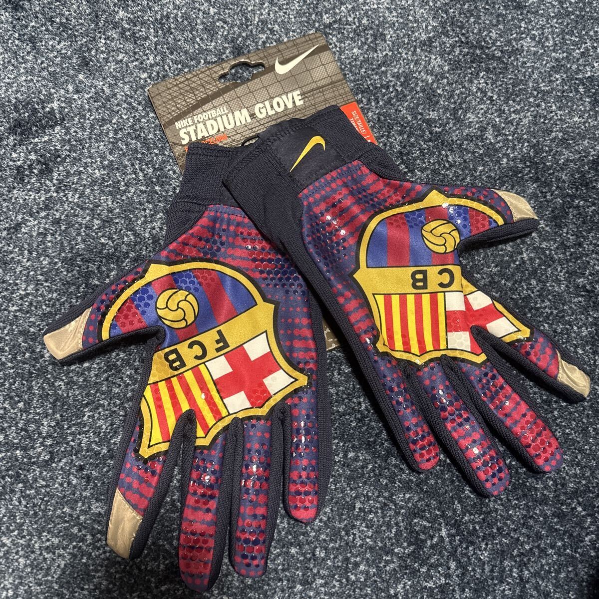 新品★ ナイキ（NIKE） FCバルセロナ スタジアムグローブ ネイビー/チームレッド/イエロー GS0303-467