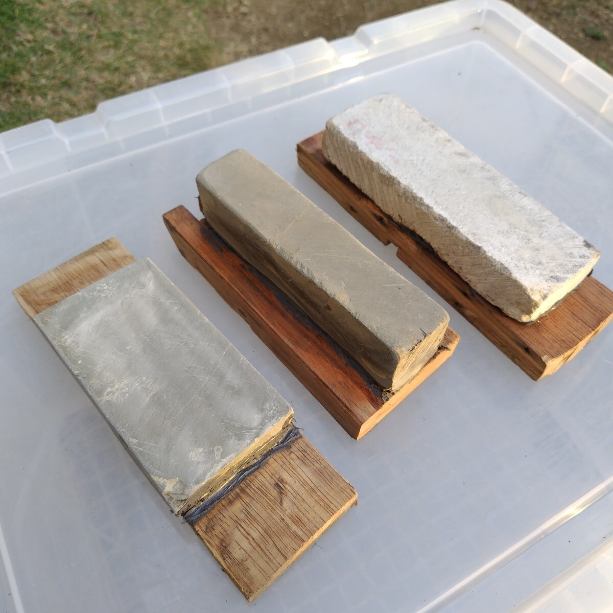 天然砥石　荒　中　仕上げ3本で!!　 大工道具 　包丁　鎌 彫刻刀(中古)