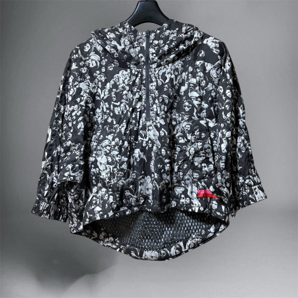 美品 adidas by Stella McCartney ステラマッカートニー サイズOT 顔プリント 総柄 グラフィック ウェア パーカー
