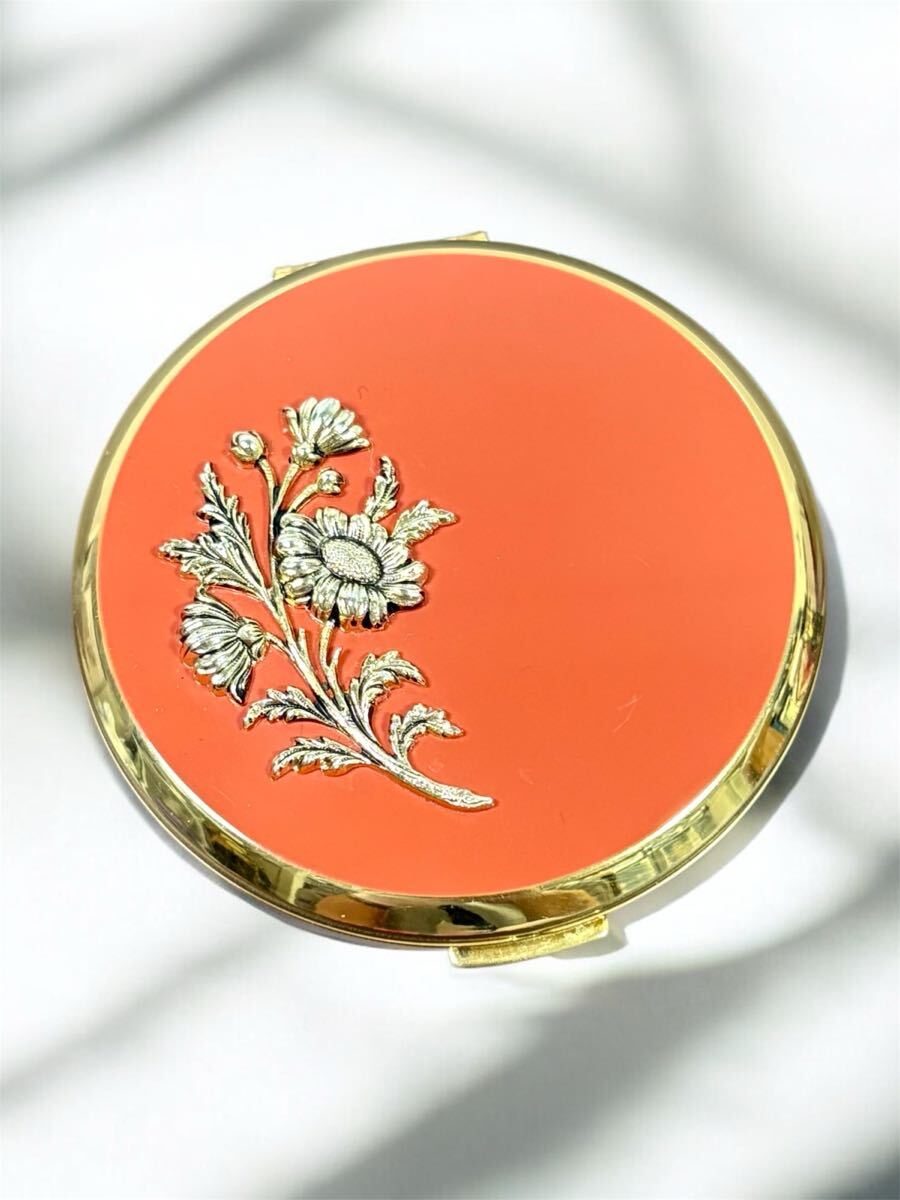 Vintage stratton ストラットン フラワー オレンジ×ゴールドカラー コンパクトケース ブローチ アクセサリー 装飾小物