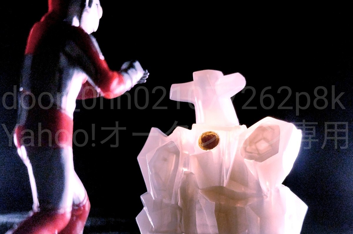 ULTRAMAN FIGURE 円谷プロ 帰ってきたウルトラマン 「残酷!光怪獣プリズ魔」 プリズ魔 発光 フィギュア