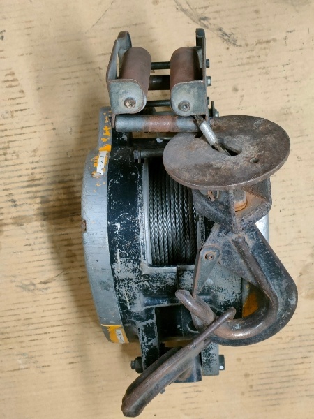 ◎リョービ(RYOBI) ウインチ WI-195 200kg (ワイヤー径5mm×30m付) モータ異音無し、動作確認済み⑦