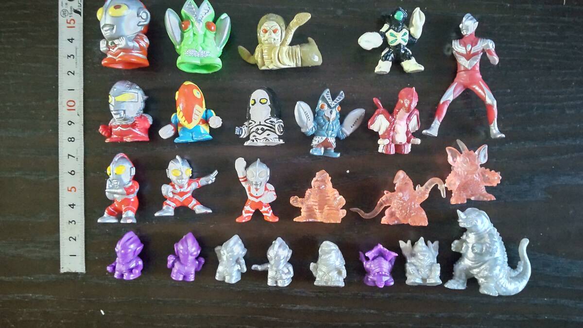 35年ほど前の　ウルトラマン人形 怪獣人形　その他　24体　