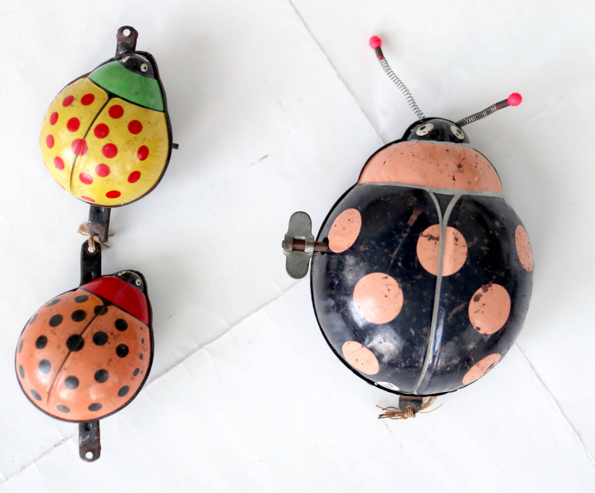 【東京プレイシング商会】　LADY-BUG FAMILY PARADE　★　てんとう虫の親子　★　ブリキのゼンマイ　★　1950年代　★　昭和レトロ　当時物