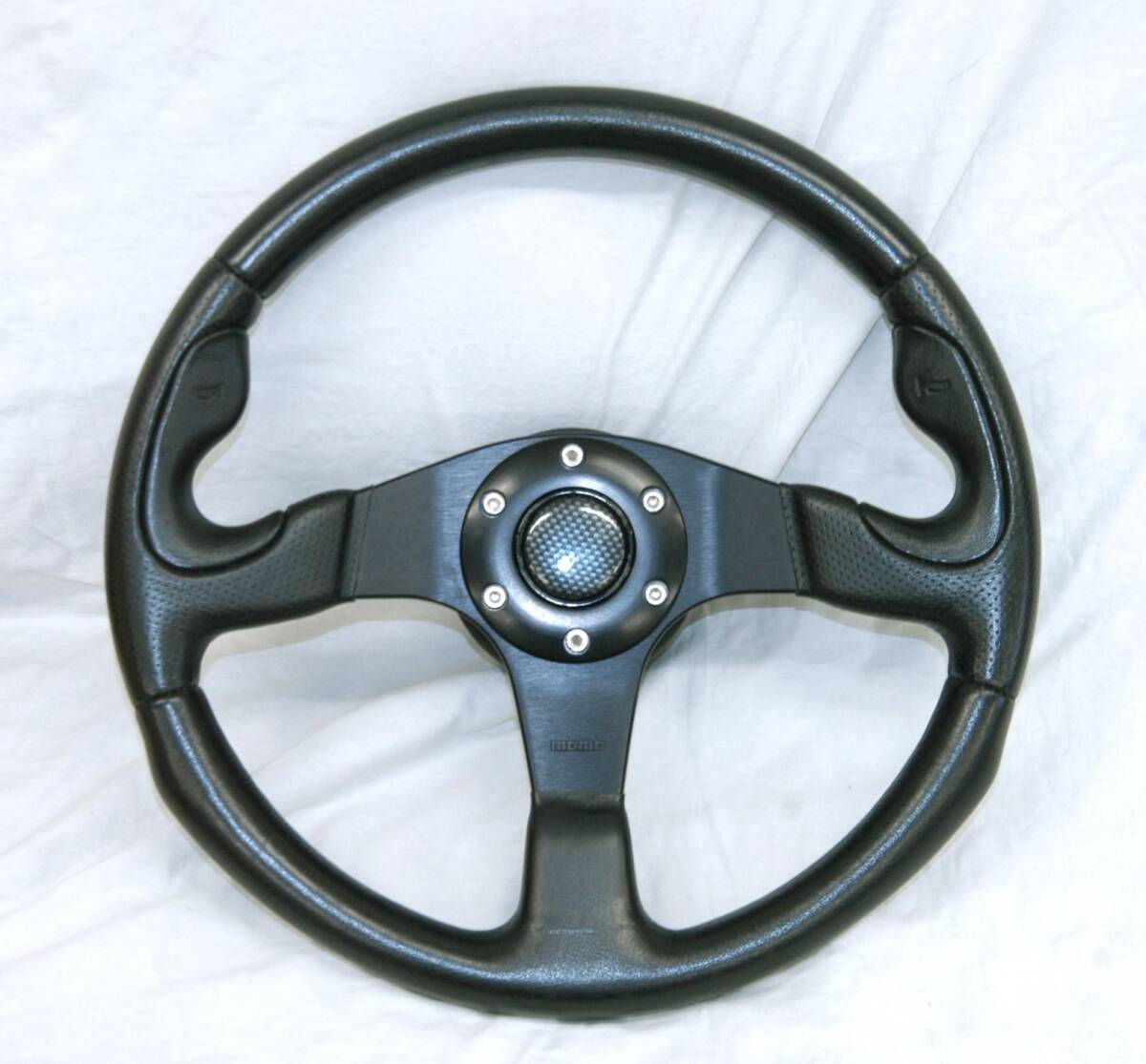 MOMO TYP D35 KBA70116 JET? FALCON? RACE? 約35㎝ Ferrari Testarossaのボスにテスト取付のみ グリップにホーンスイッチ有 本物モモ！