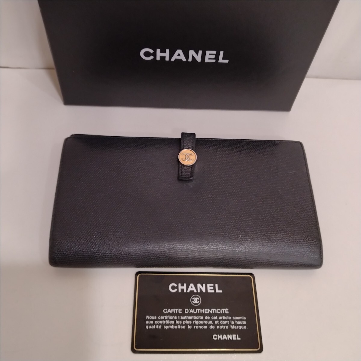 M312021　CHANEL　シャネル　長財布　ココボタン　Wホック レザー　2つ折り長財布　ギャランティカード・箱付き 