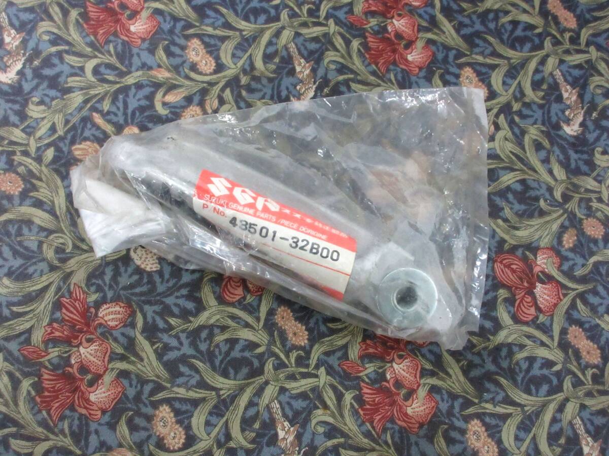 未開封 スズキ 純正 メイン ステップ ペグ 右 R 43501-32B00 フットレスト GSX-R400