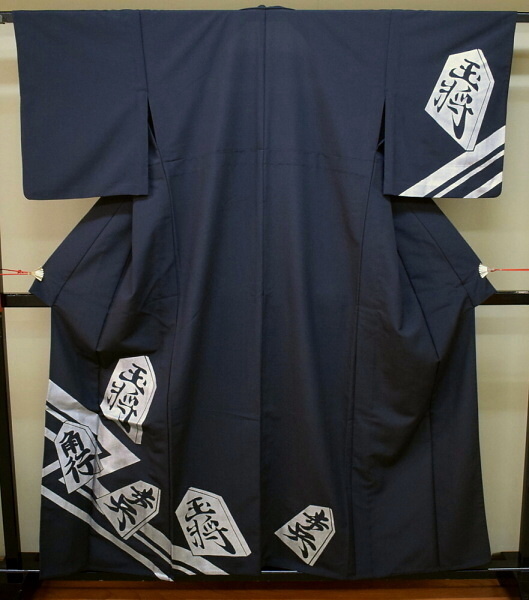 A57-8【凛々】即決 中古品 ポリエステル 単衣 踊り用 舞台用 着物 黒 将棋 裄65
