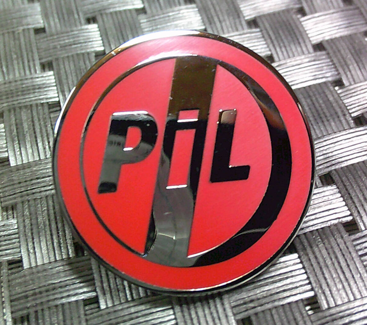  《桃赤銀円PIL》■《赤銀円PIL》■新品『PiL　パブリック・イメージ・リミテッド 』■イギリス■金属ピンバッジ バッチ■ロックバンド音楽