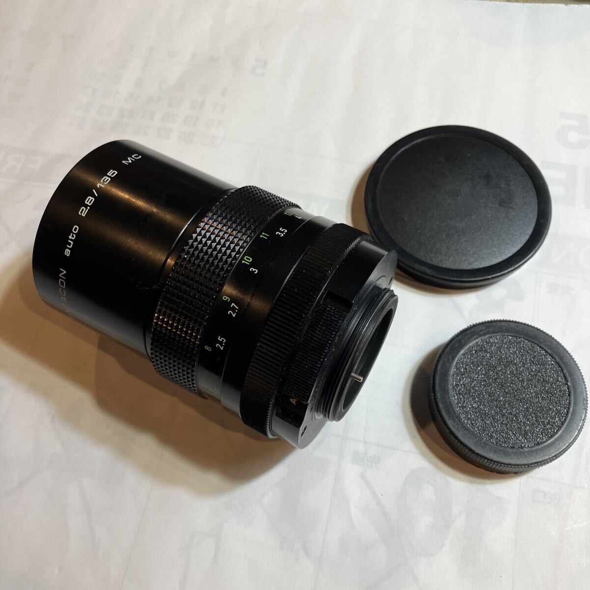 M42マウント　PENTACON AUTO 135mm F2.8 MC ドイツ製　美品　外観、レンズとも美品　純正前後レンズキャップ、フード付き　