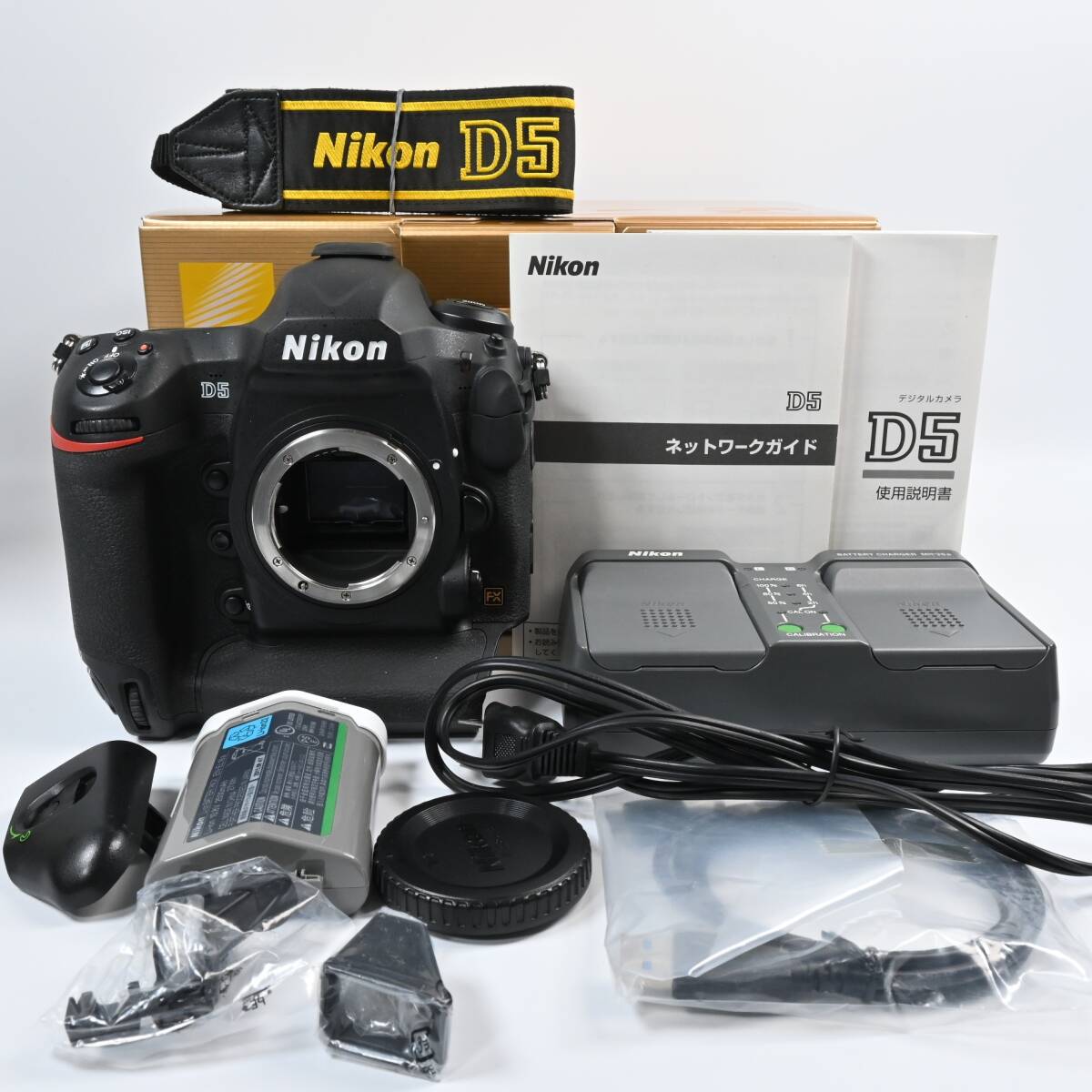 Nikon D5 ボディ XQD-Type ショット数 69740