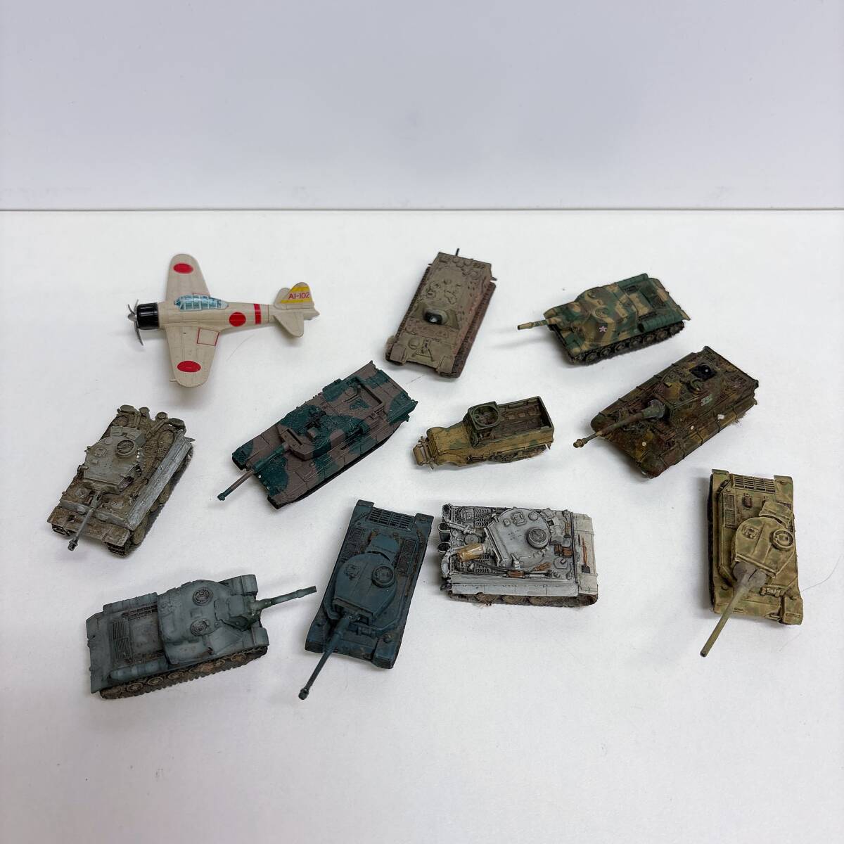 軍用車両・航空機 ミニチュア模型 まとめ売り 戦車 飛行機など 小サイズ 詳細不明 中古 現状品