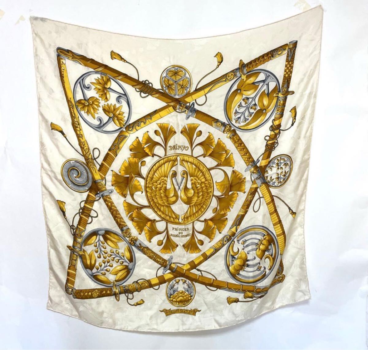 HERMES エルメス カレ90 DAIMYO PRINCES DU SOLEIL LEVANT大名 日出る国の皇子 シルク スカーフ ホワイト 中古