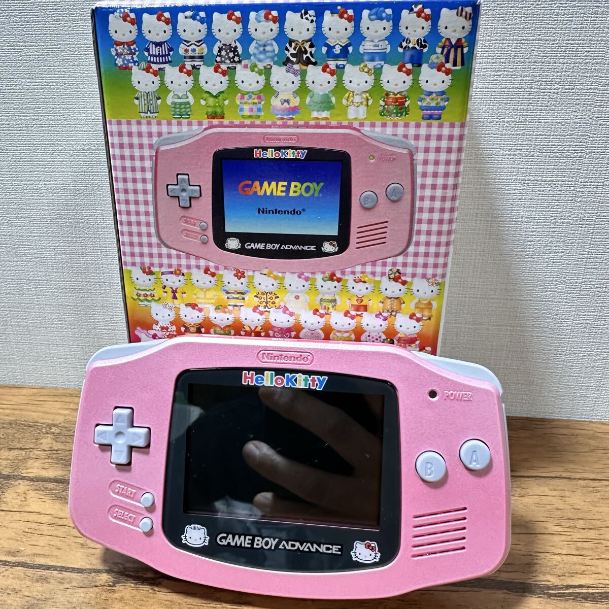 【極美品】【完動品】 ゲームボーイアドバンス ハローキティ Nintendo 任天堂 スペシャルボックス ※カセットなし AGB-001 (134)