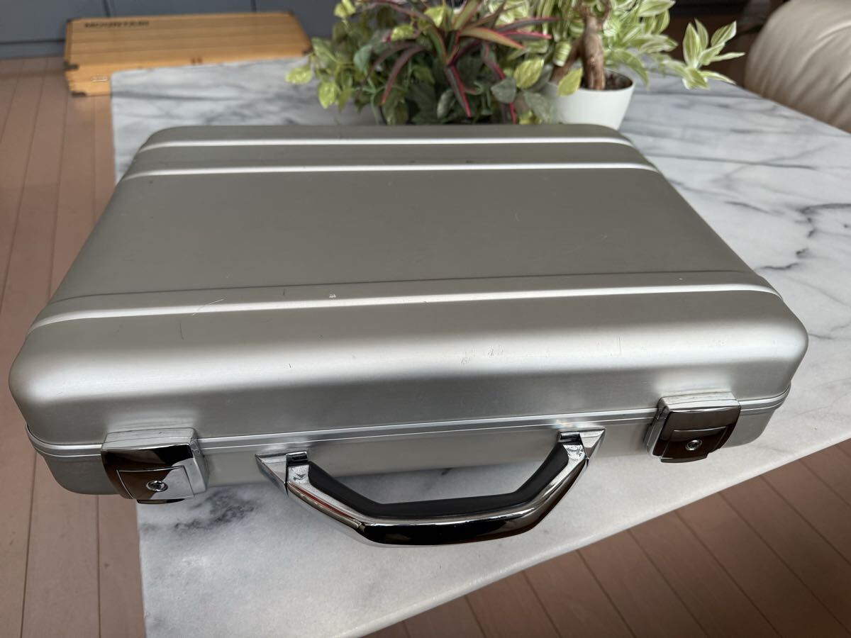アルミ アタッシュケース