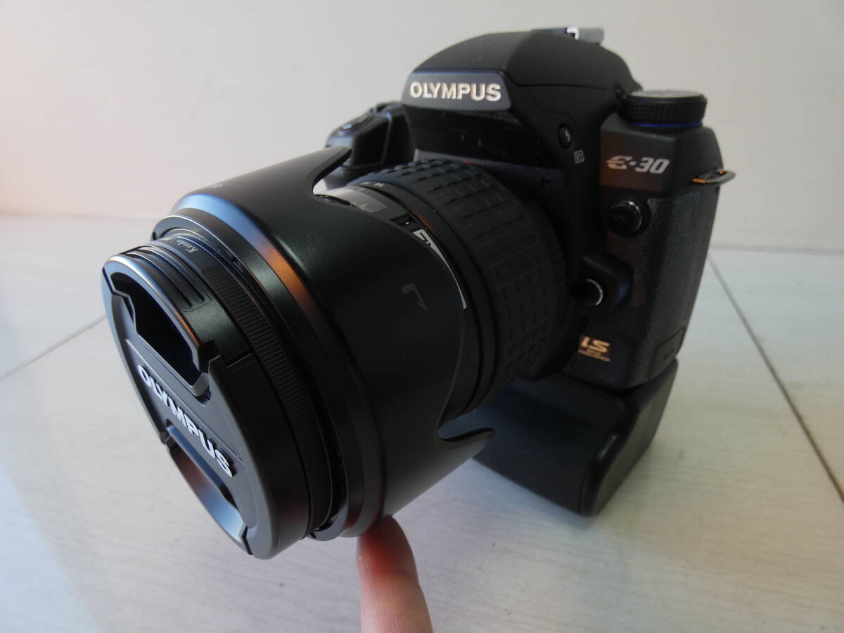 ★OLYMPUS オリンパス カメラE-30 レンズ14-54㎜ 2.8-3.5Ⅱセット　　　 M05121