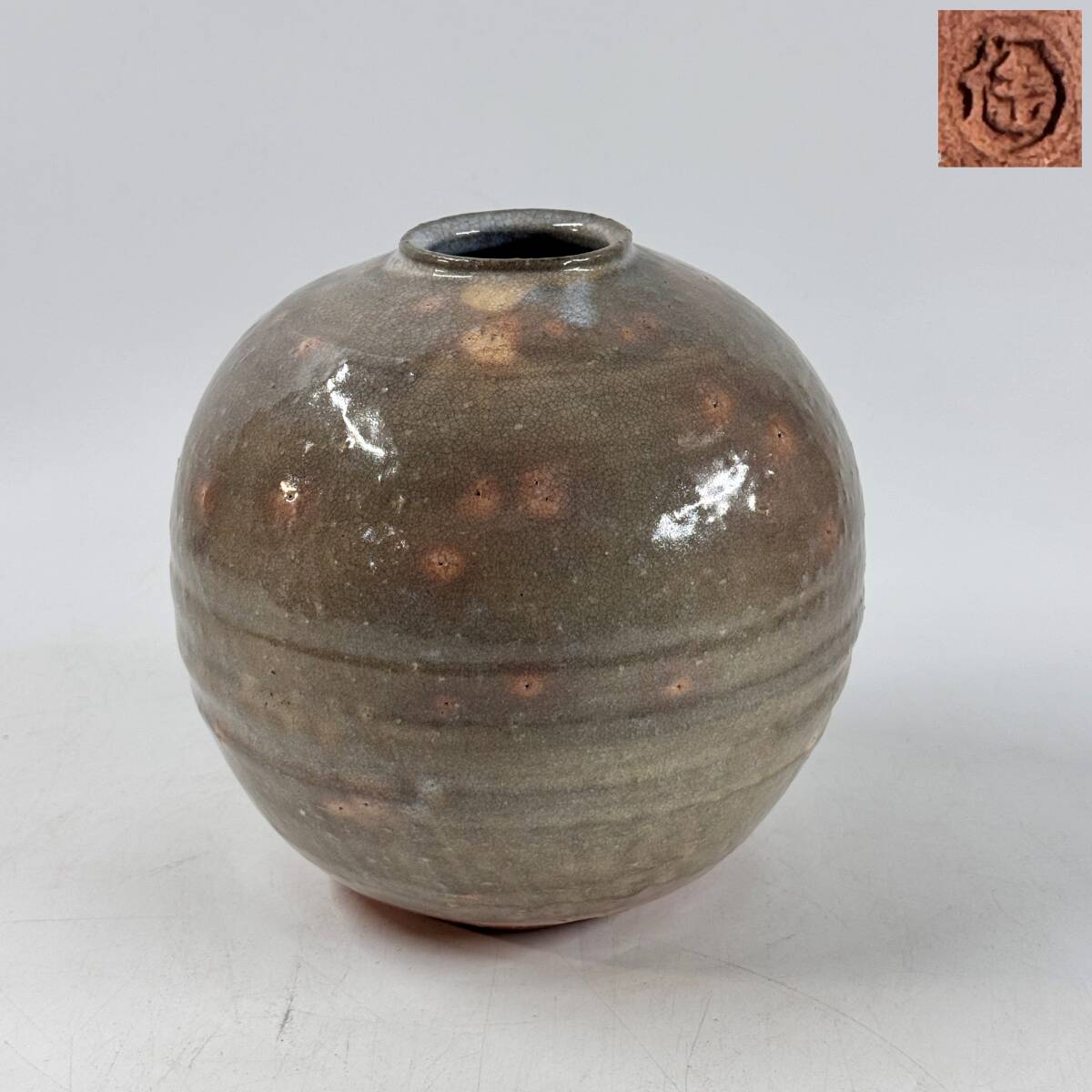 【20185Q】萩焼？ 楽焼？ 銘印在 窯元作家名不詳 線彫文様 花器 花瓶 花入 花生 華道具 茶道具 経年保管品 現状品