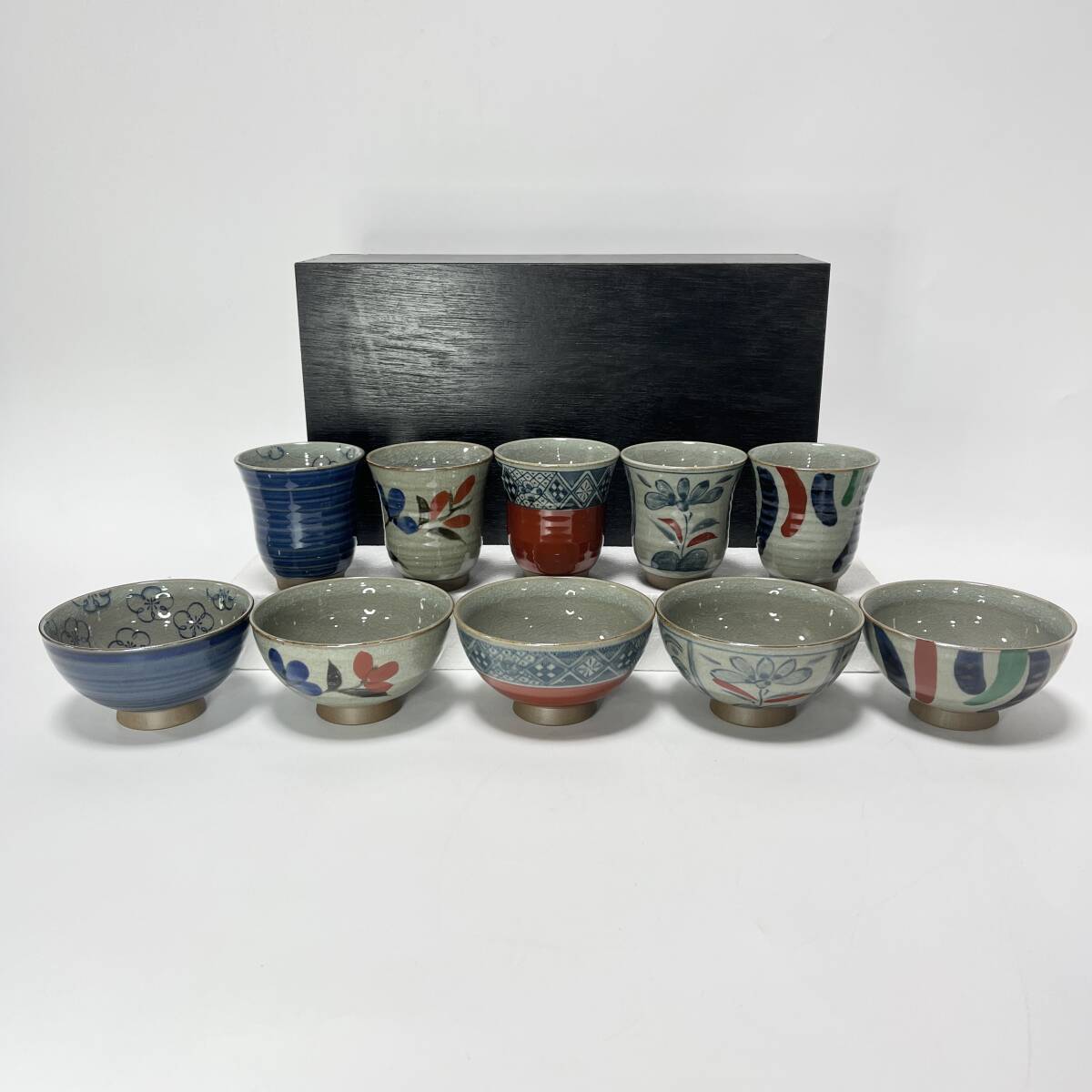 【62703V】未使用 有田焼 土物絵変わり 食事の友揃 茶碗 湯呑 5客セット 貫入 銘印在 昭和レトロ 経年保管品 現状品