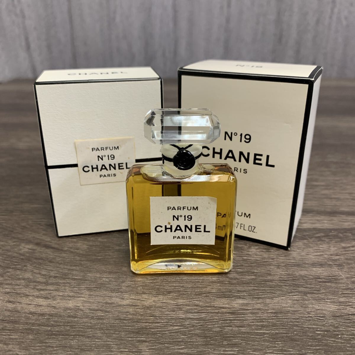 y121719m CHANEL N°19 PARFUM 14ml シャネル 香水