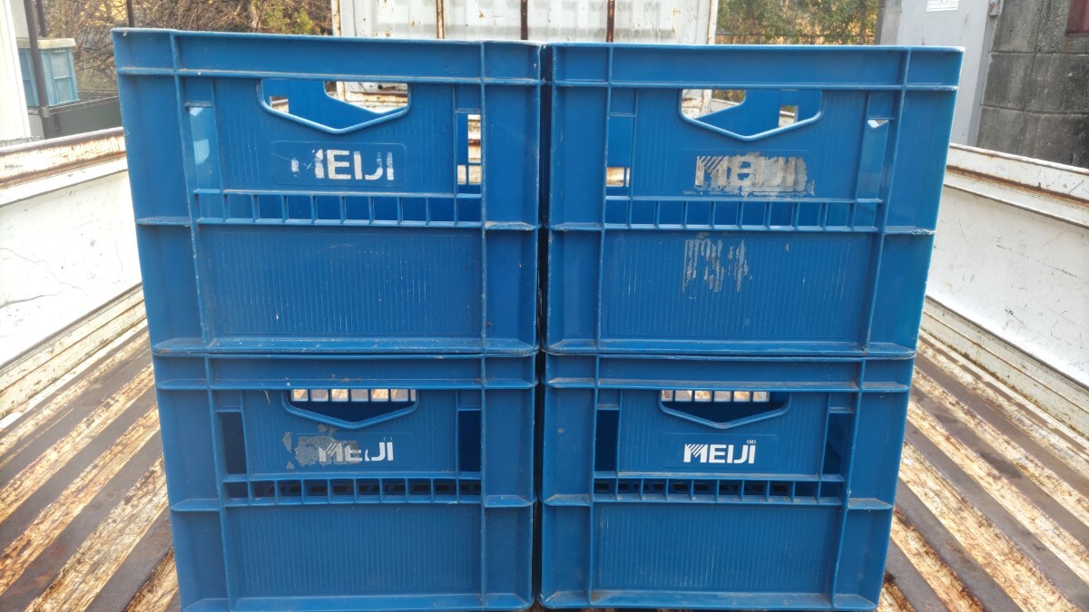 明治乳業　牛乳コンテナ　４箱 コンテナボックス