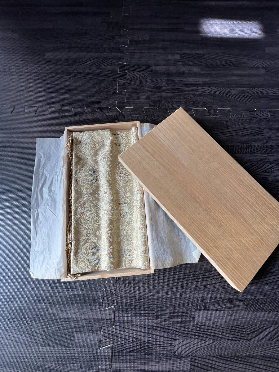 未使用品　KAWASHIMA　デザインテーブルクロス　シルク100%　箱付　