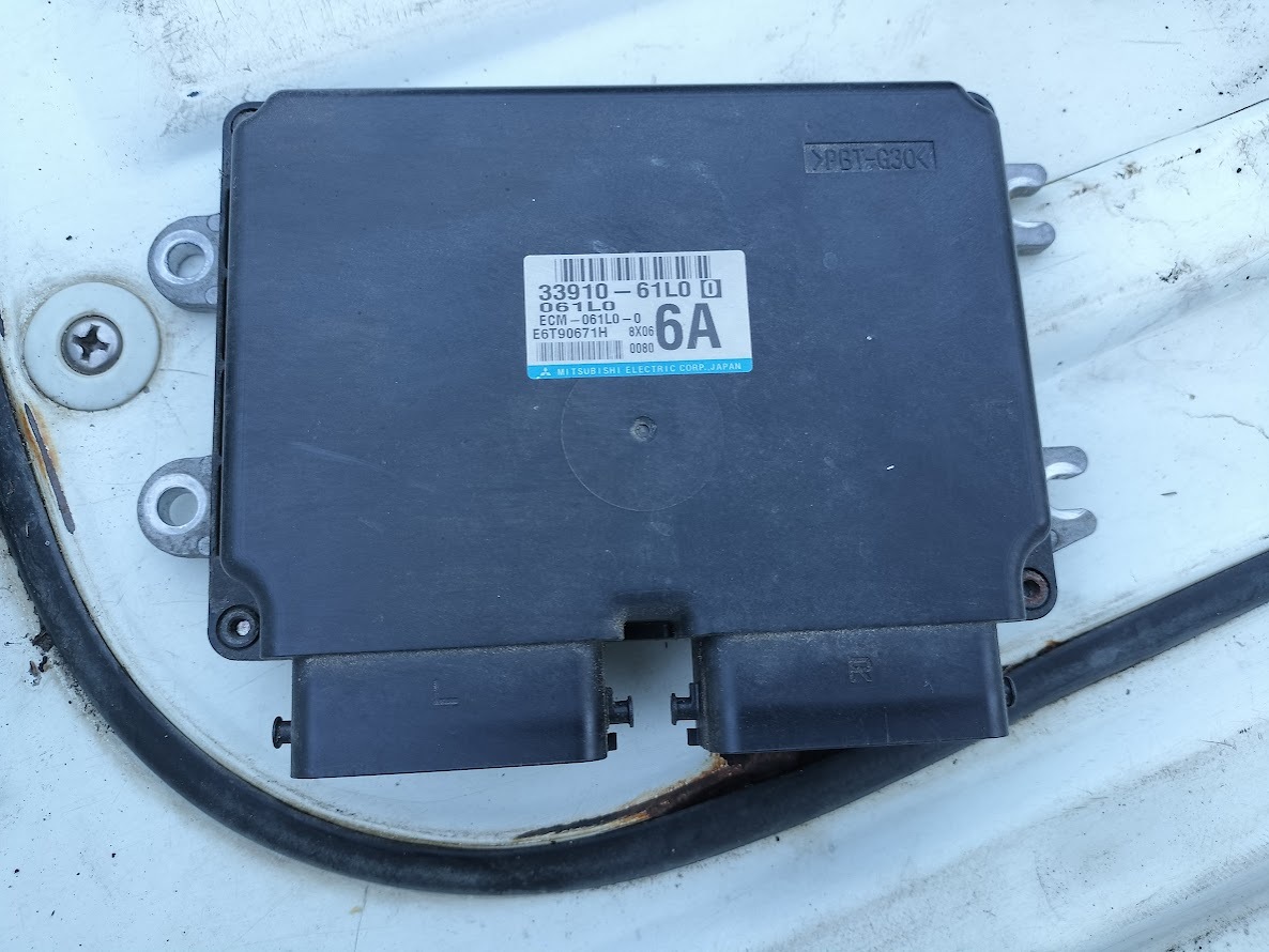 レターパックプラス600円発送！ジムニー　JB23W 7型 ＡＴ用　ECU 33910-61L0