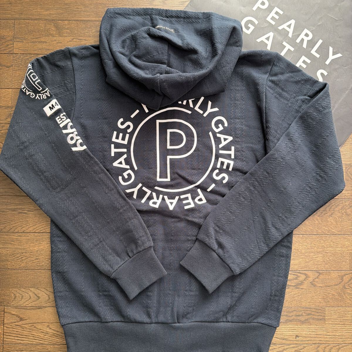送料無料PEARLY GATESパーリーゲイツMENS背面BIGサークルロゴジップアップフーディー裏SWEAT柔らか伸縮STRETCH入手困難Navy(大特価4)新品