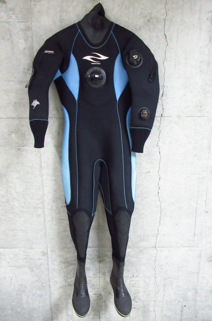 World Dive ワールドダイブ ドライスーツ ADVANCE レディース 着丈約139㎝ 厚み約5㎝ 靴24㎝ ダイビング 管理7KH1218D-D2