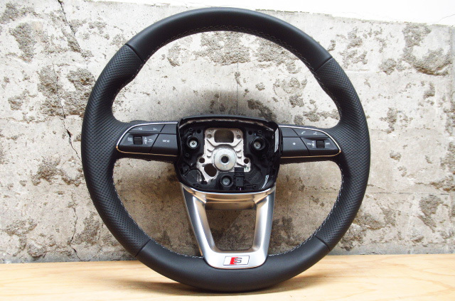 未使用品 アウディ Sライン 純正 ステアリングホール ハンドル A4 A5 革製 レザー ブラック 2024年製 管理7k1215A-I2