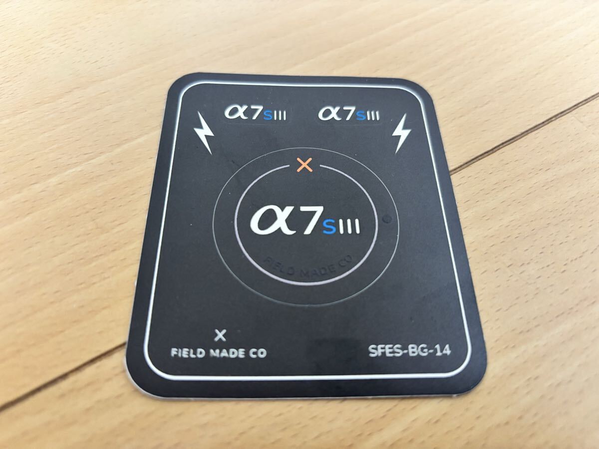 【新品未使用 / 送料無料】 FIELD MADE インジケーター ステッカー ソニー SONY α7 SⅢ ボディキャップ用