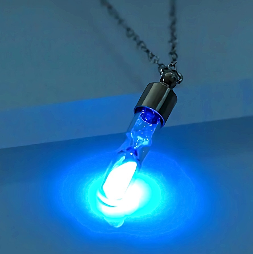 新品★送料無料★暗闇発光レトロ砂時計 4色青緑水紫光 プラチナ仕上シルバーネックレス誕生日プレゼント旅行連休秋祭冬ギフト国内発送