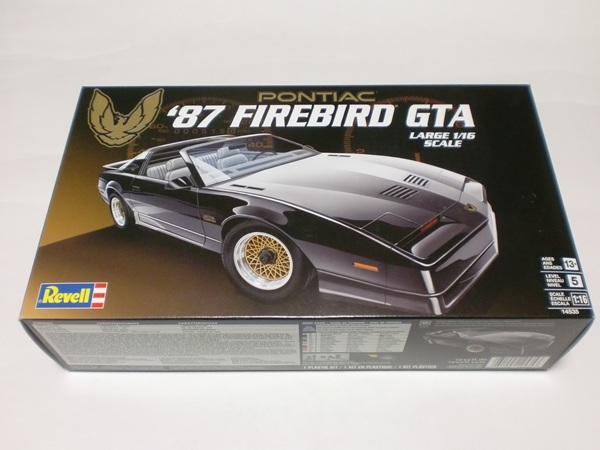 アメリカ レベル 1/16 ポンティアック ファイヤーバード GTA 1987 Pontiac Firebird Revell 14535 
