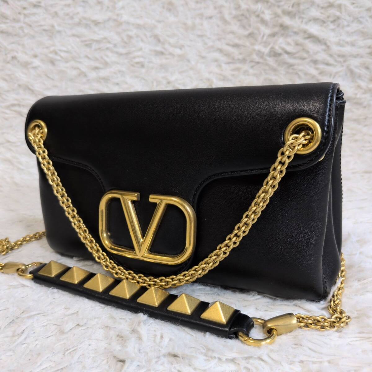 【人気デザイン】VALENTINO GARAVANI ヴァレンティノガラヴァーニ Vロゴチェーンショルダーバッグ ロックスタッズ 2way レザー ブラック