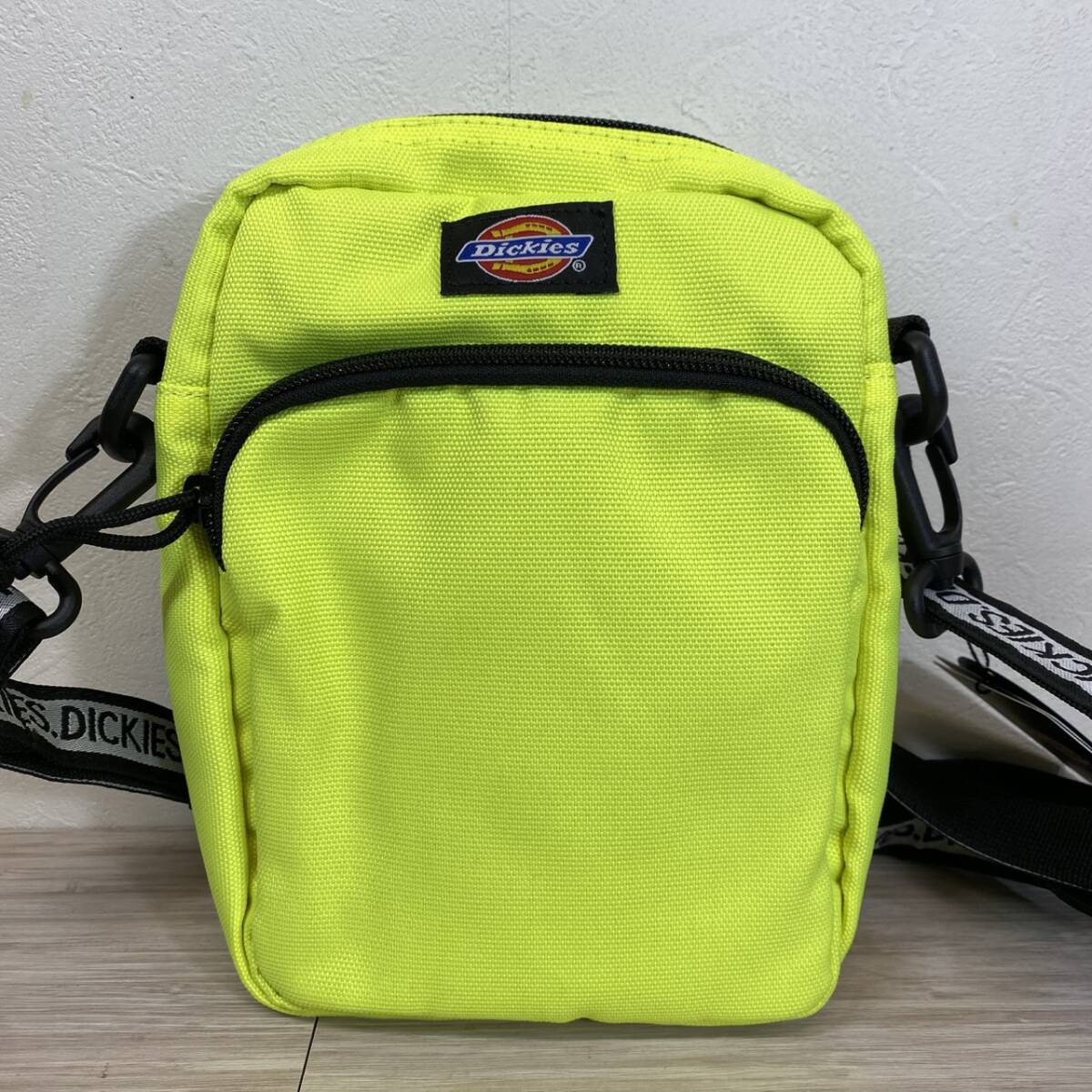 ●【MH-1923】未使用品 Dickies ディッキーズ ショルダーバッグ ナイロン DK006361CU7 ネオンイエロー【レタパ可能】